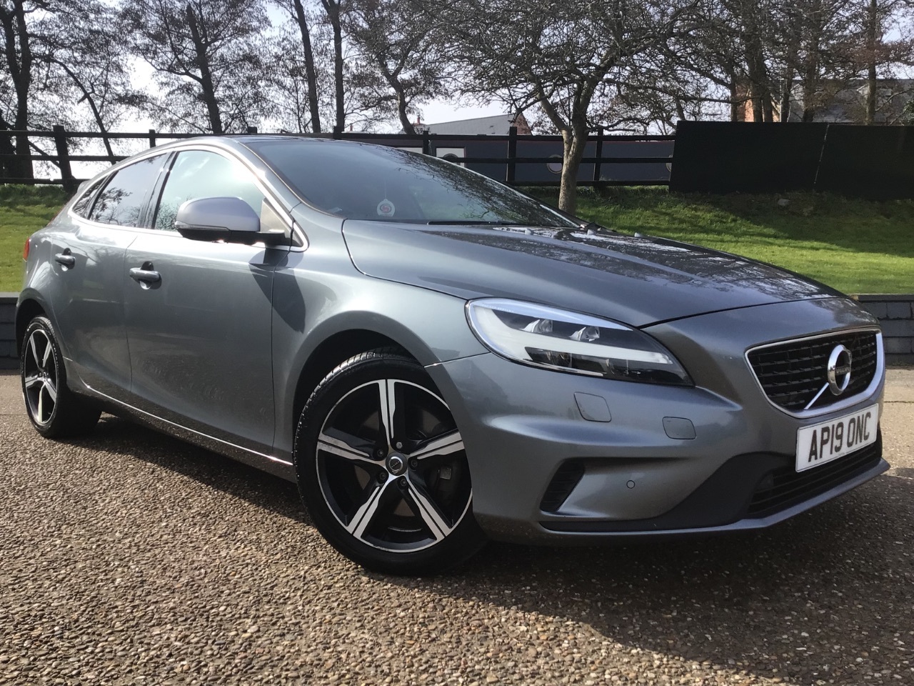 2019 Volvo V40